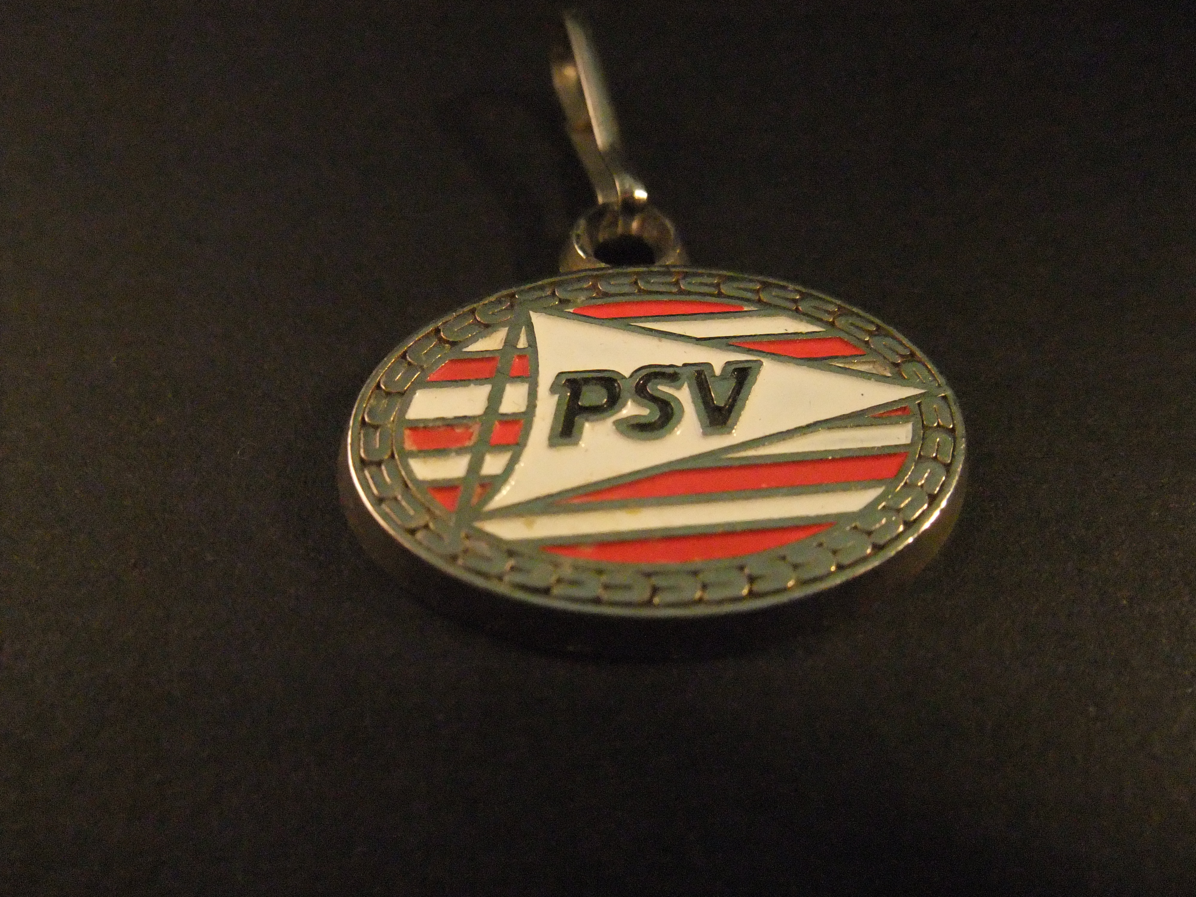 Psv Eindhoven voetbalclub emaille sleutelhanger